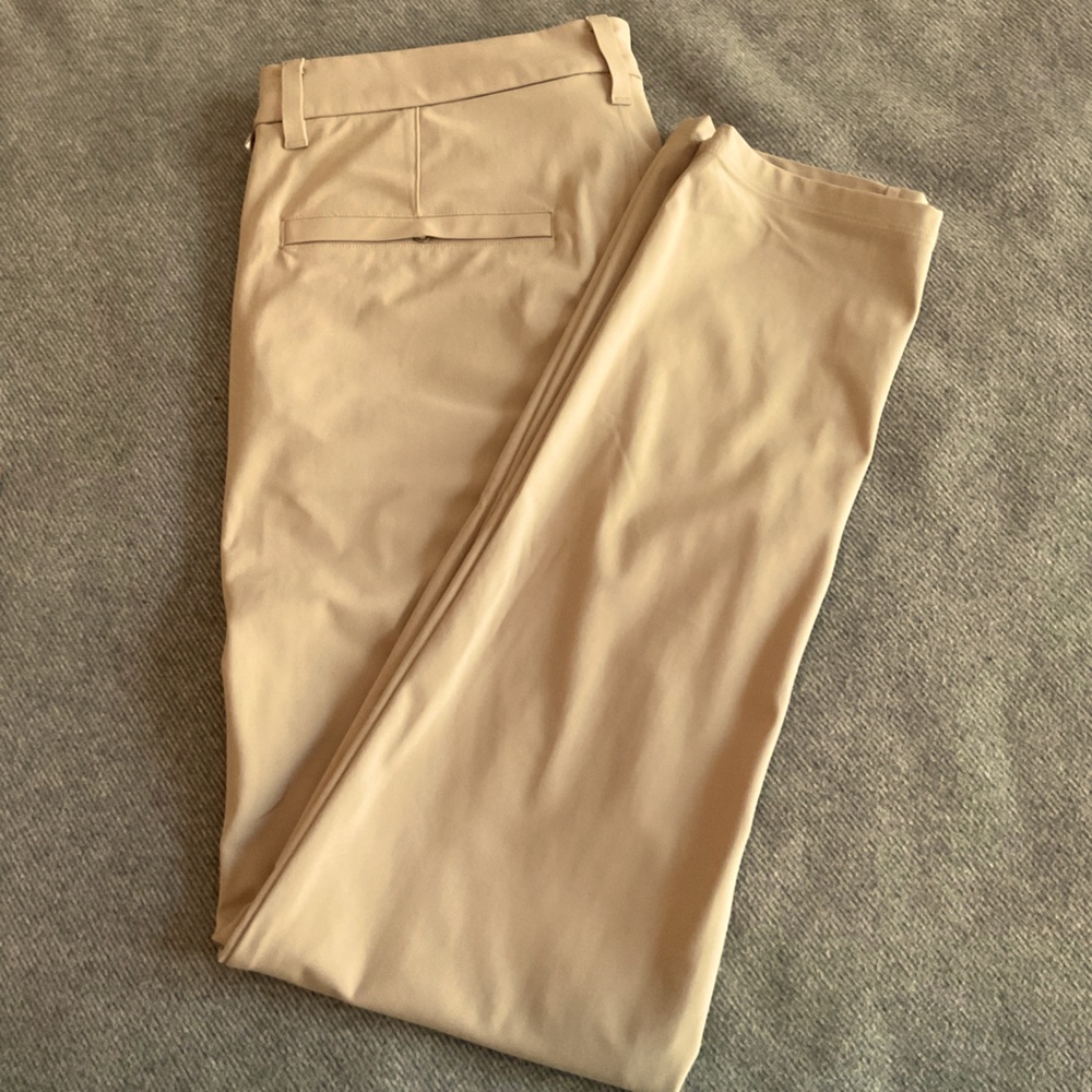 lululemon  NWOT never worn Men's Tan Chinos. Lightweight. Size 32.